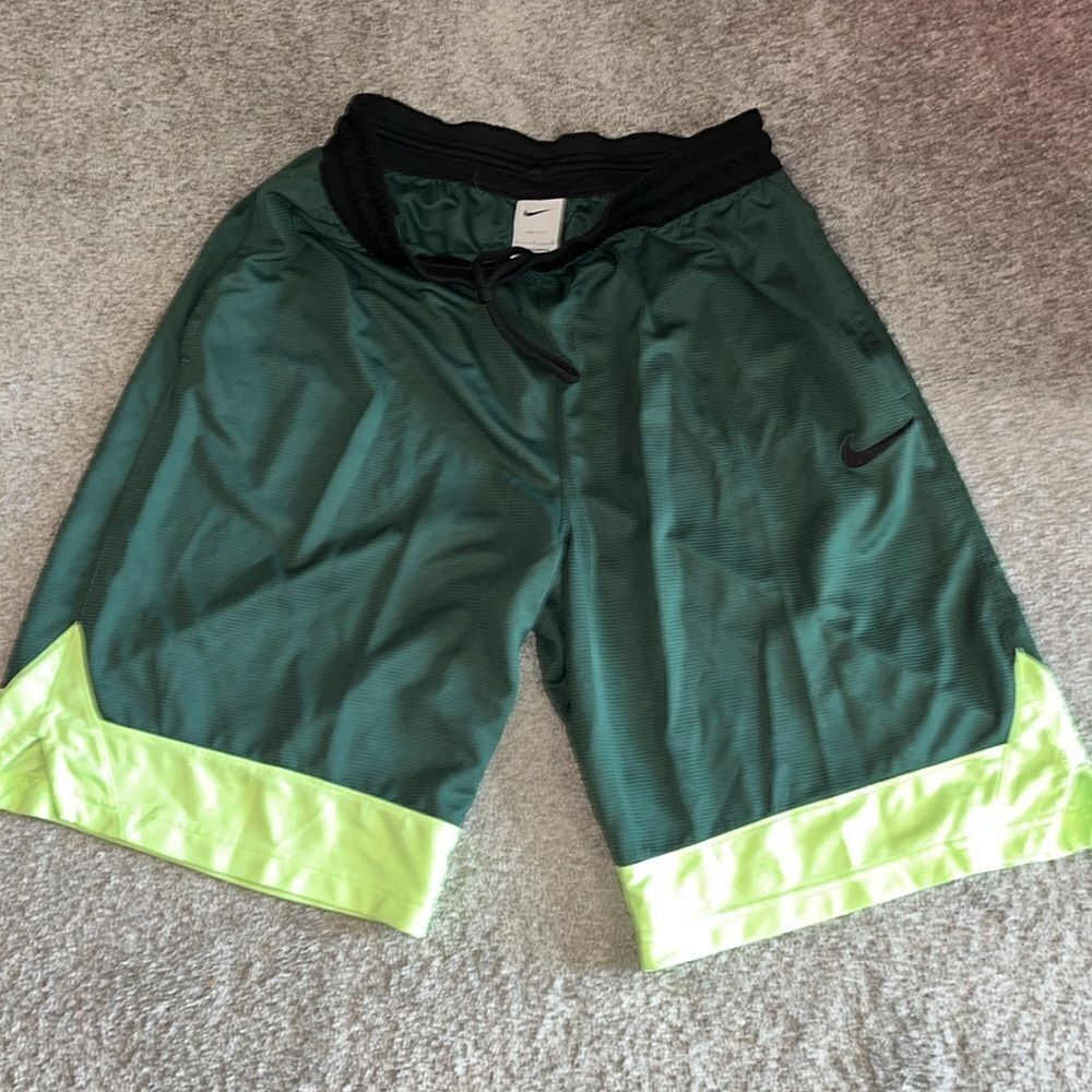 Mens Nike Killer 2 tone Green trim Big swoosh Tennis 9” inseam Shorts L unlined